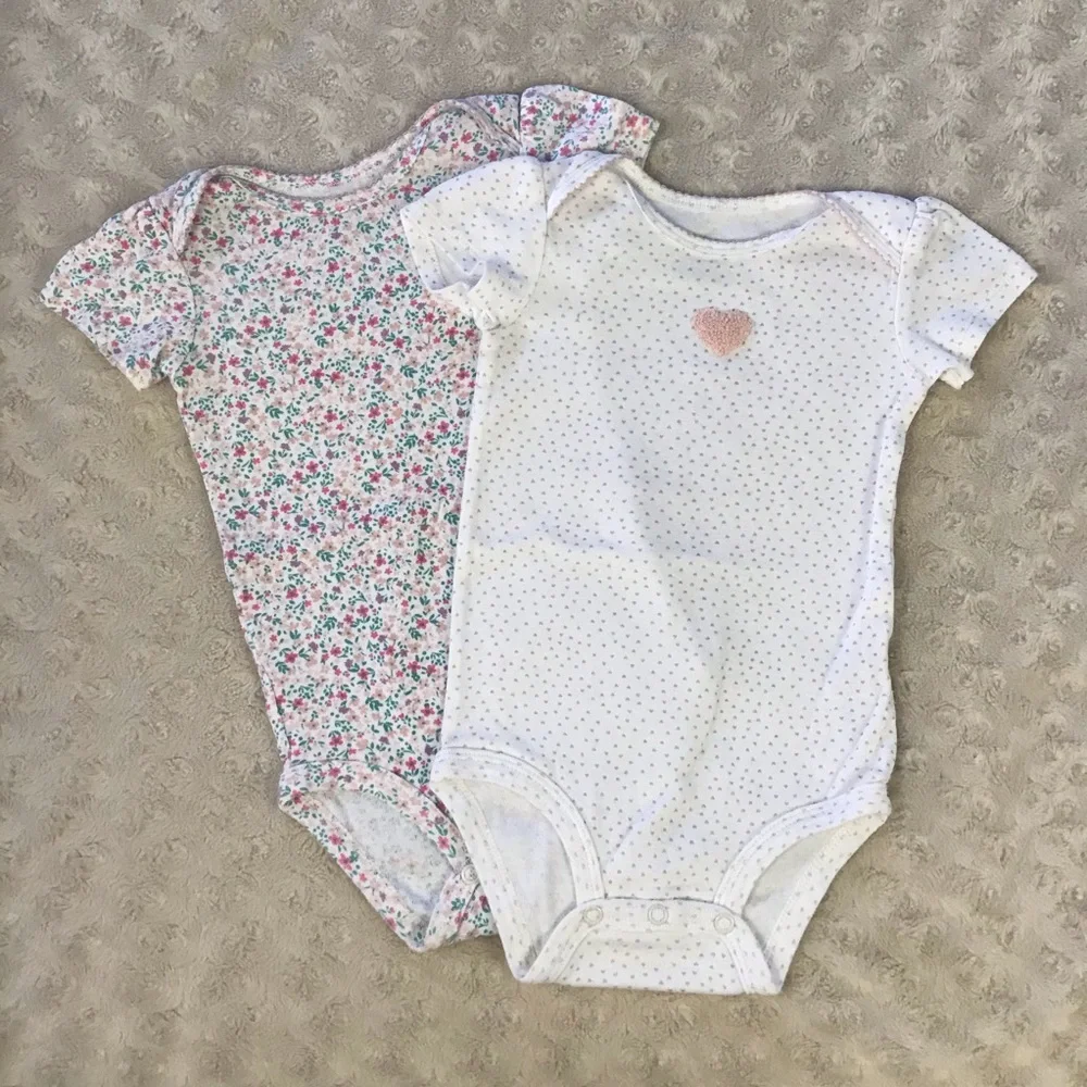 Carter’s Bodysuit Bundle Size 12 Months Pink White Floral Hearts - Picture 1 of 5